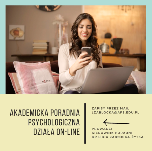 Dziewczyna przed komputerem trzymająca telefon. Mail do Akademickiej Poradni Psychologicznej lzablocka@aps.edu.pl