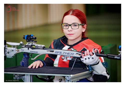 Emilia Babska z karabinkiem KK500 WALTHER