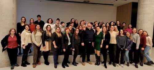 uczestnicy spotkania z Radosławem Potracem