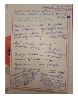 Podziękowania wypisane na planszy