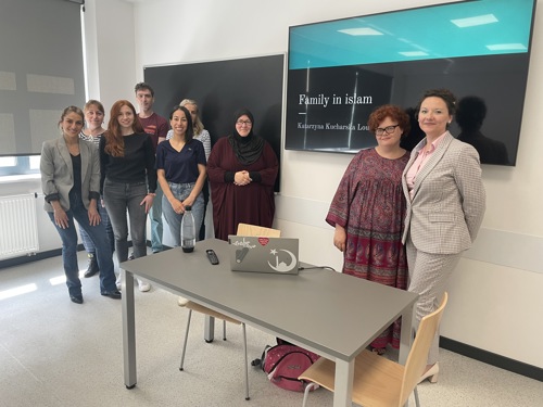 Picture from the last meeting, 8 participants with the lecturer Katarzyna Kucharska-Louaar