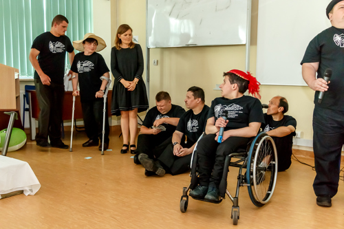 aktorzy Teatru Skrzydła z Żyrardowa w spektaklu "Mały Książę"