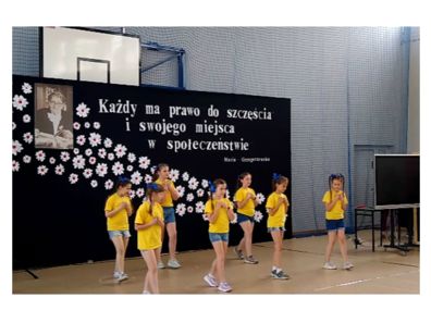 Gminne Obchody Roku Marii Grzegorzewskiej - występu dzieci w Kurzeszynie