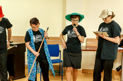 aktorzy Teatru Skrzydła z Żyrardowa w spektaklu "Mały Książę"